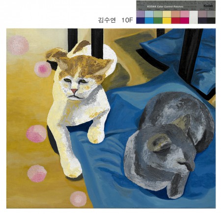 파란 방석위의 고양이들 Cats on the blue sitting cushion